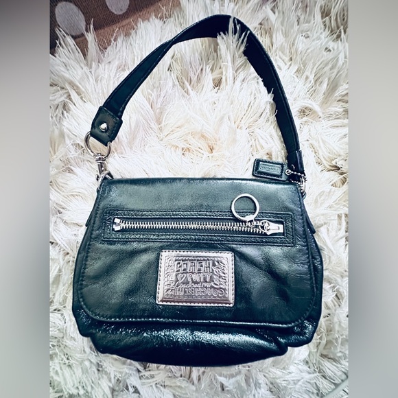 Coach Handbags - Coach Vintage POPPY patent leather graffiti embossed shoulder bag